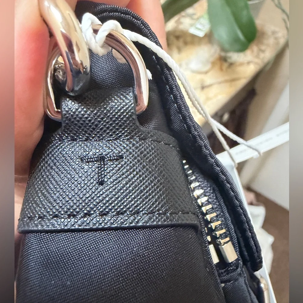 Tory Burch Virginia Messenger bag in black Nylon and Saffiano - Picture 14 of 15